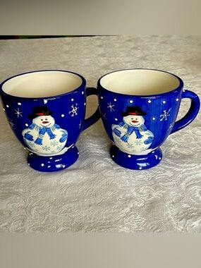 Adorable, winter themed snowman ⛄️ mugs.